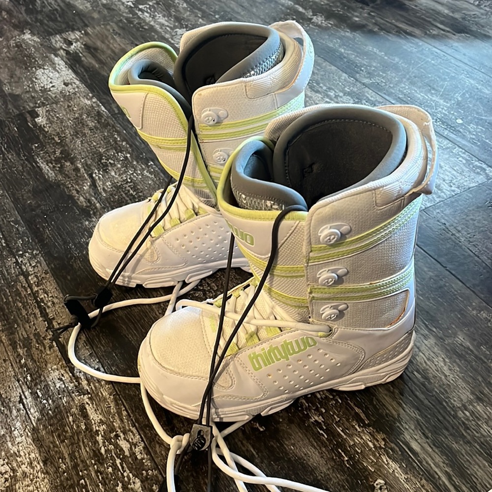 Womens Sz 8 ThrityTwo 32 Snowboard Boots Prospect